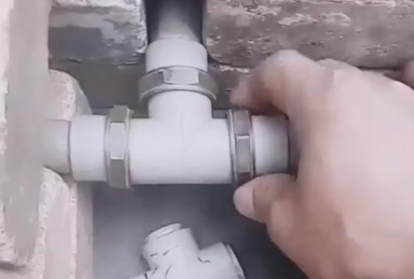 ppr三通怎么換視頻分享,老師傅竟用一個管件就解決了! ppr三通怎么換視頻分享,老師傅竟用一個管件就解決了!