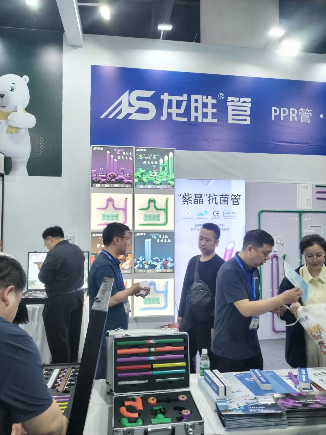 龍勝管2025成都建博會(huì)：用科技重塑健康，以藝術(shù)定義未來