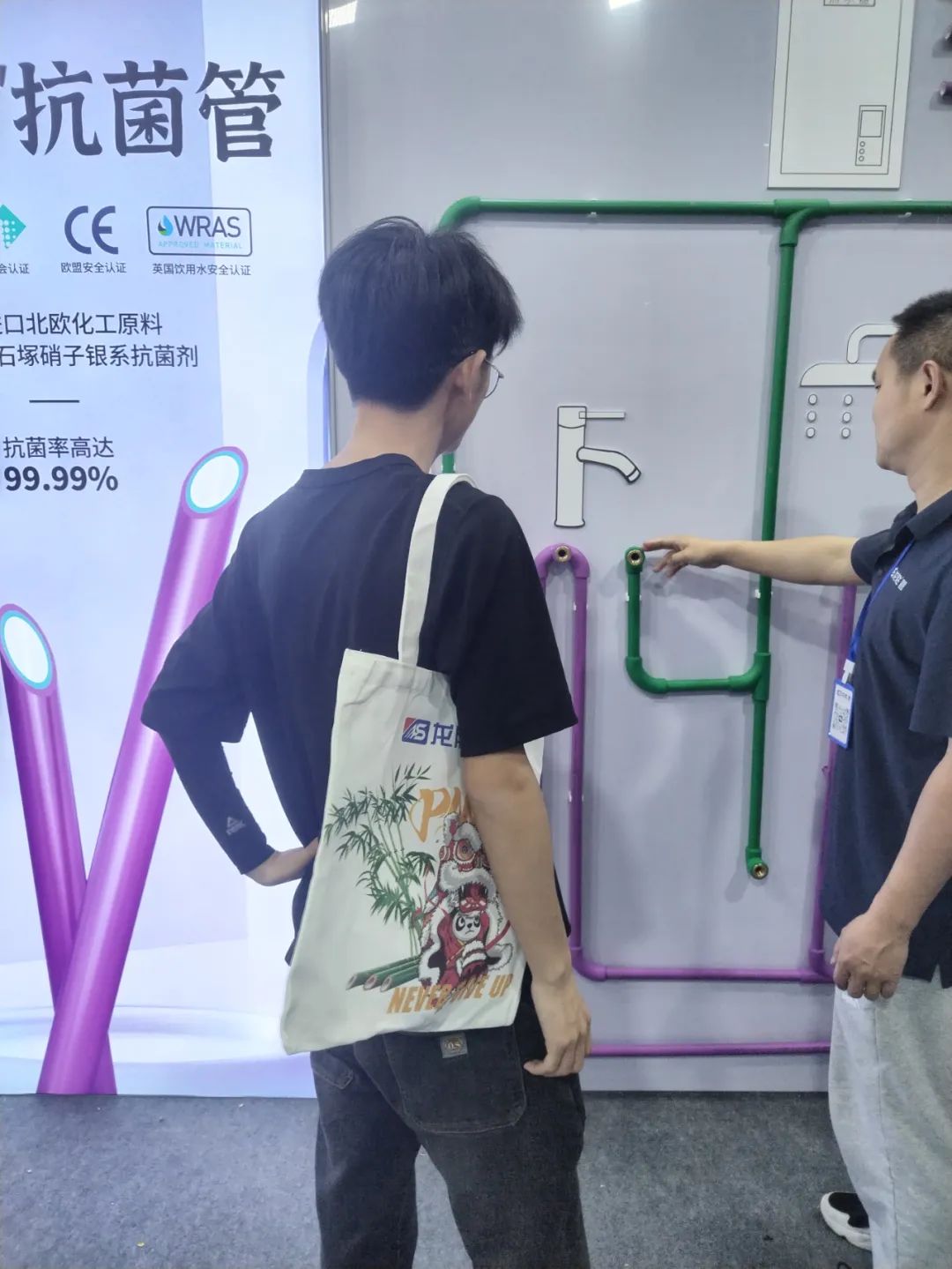 龍勝管2025成都建博會(huì)：用科技重塑健康，以藝術(shù)定義未來